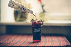 可樂(lè)加味精喝了會(huì)怎樣  可樂(lè)加味精是催情劑嗎