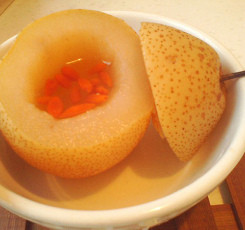 冰糖燉雪梨的功效 感冒吃它好處多