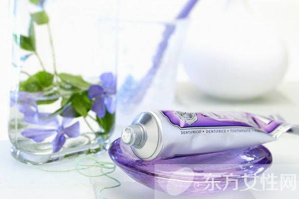 牙膏的作用有哪些  牙膏洗臉有什么好處