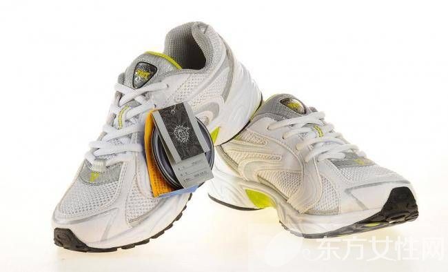 運動鞋怎么洗白 三大招教你如何清洗運動鞋