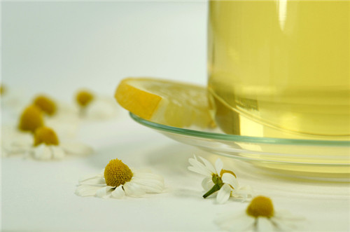 揭檸檬的17種妙用方法 趕緊學(xué)起來(lái)