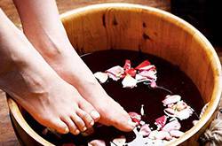泡腳的最佳時(shí)間 泡腳泡多長(zhǎng)時(shí)間最好
