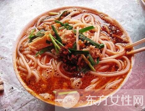 常吃米線的危害大揭秘 黑心米線 增加致癌風(fēng)險