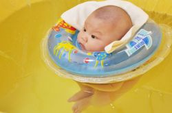 嬰兒游泳的好處有哪些 新手爸媽必看