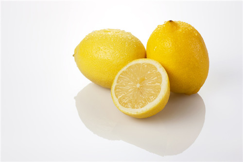 揭檸檬的17種妙用方法 趕緊學(xué)起來(lái)