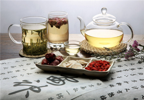 枸杞子泡水喝的禁忌有哪些 有什么功效