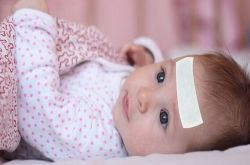 小孩反復(fù)發(fā)燒怎么辦 寶寶反復(fù)發(fā)燒吃什么好