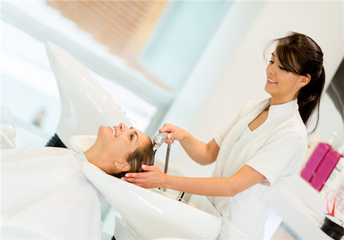 洗頭正確方法 七個(gè)步驟有助于頭發(fā)護(hù)理