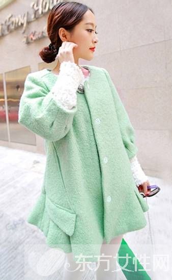 小香風(fēng)呢子長(zhǎng)外套搭配 輕松穿出氣質(zhì)范