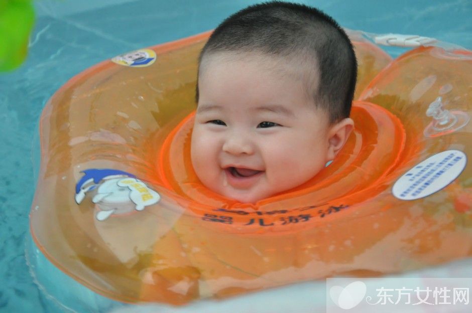 嬰兒游泳的好處有哪些 新手爸媽必看