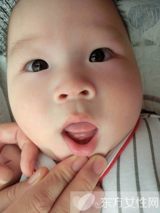 寶寶幾個(gè)月長(zhǎng)牙 出現(xiàn)這些情況媽媽一定不能馬虎