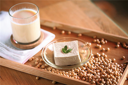 豆?jié){不能與什么一起吃 豆?jié){什么時候喝最好