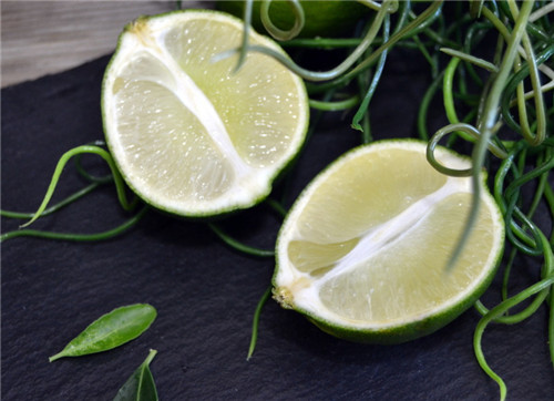 揭檸檬的17種妙用方法 趕緊學(xué)起來(lái)