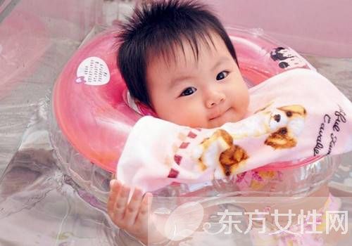 嬰兒游泳的好處有哪些 新手爸媽必看