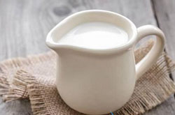 羊奶好還是牛奶好 兩種奶三個(gè)特點(diǎn)分析
