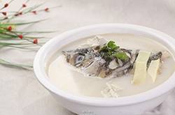 魚頭豆腐湯的家常做法 不止好吃這么簡單