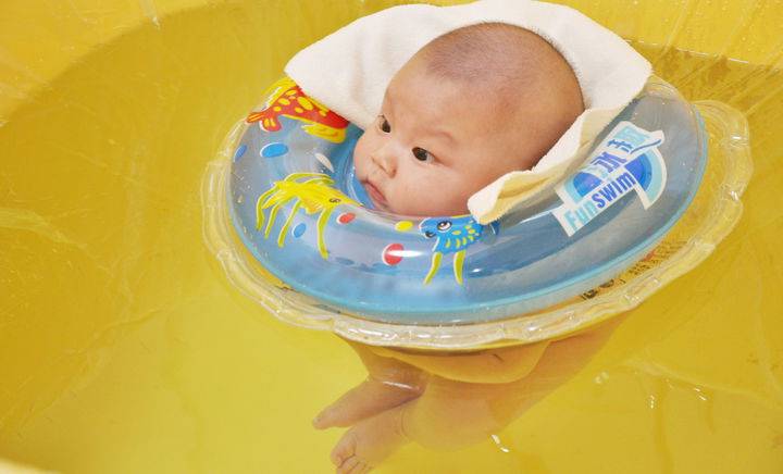 嬰兒游泳的好處有哪些 新手爸媽必看