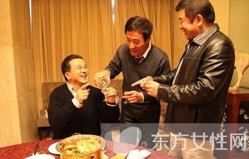 你須知曉的敬酒禮儀常識(shí)七要點(diǎn)