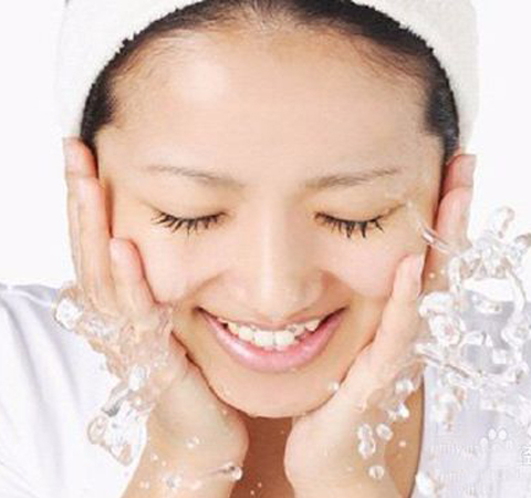 專家告訴你洗臉用冷水還是熱水好