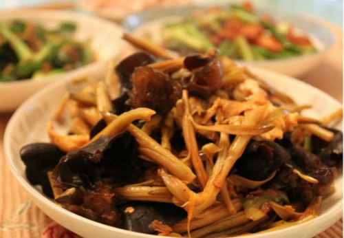 黃花菜的做法 黃花菜的營(yíng)養(yǎng)價(jià)值有哪些