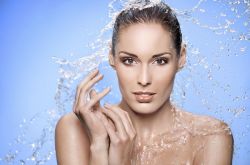 換季保濕如何做  4招護(hù)膚小竅門養(yǎng)出水潤肌膚