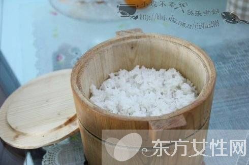 微波爐蒸飯需多長(zhǎng)時(shí)間 微波爐烹飪美食的方法