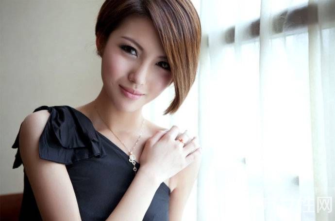 男人眼中的氣質(zhì)女人長這樣 你離這個(gè)標(biāo)準(zhǔn)有多遠(yuǎn)