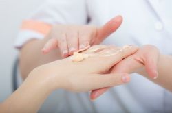 怎樣保養(yǎng)手部皮膚 這些方法趕緊收起來喲