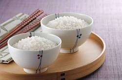 微波爐蒸飯需多長(zhǎng)時(shí)間 微波爐烹飪美食的方法