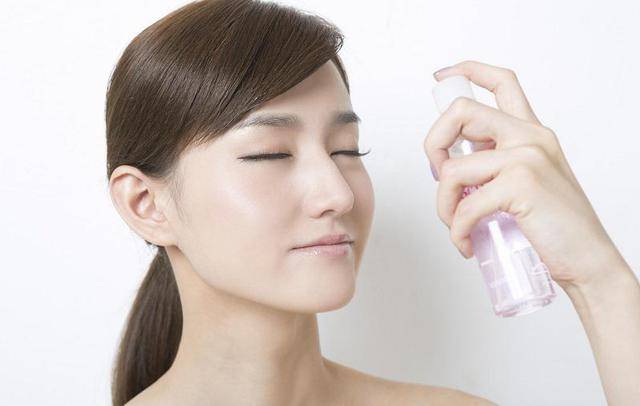 換季保濕如何做  4招護(hù)膚小竅門養(yǎng)出水潤肌膚