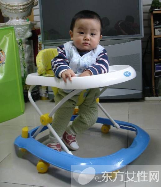嬰兒學(xué)步車的危害多大 這些方面令所有家長痛心
