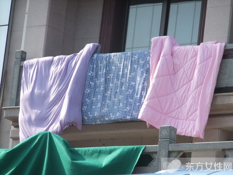 你知道被子曬多久嗎 曬被子時(shí)還需注意一些細(xì)節(jié)