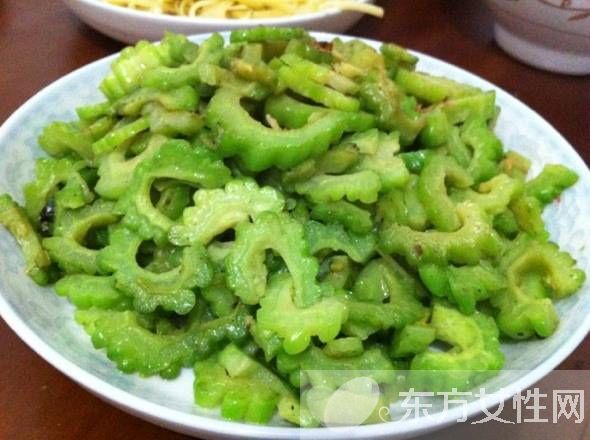 苦瓜的功效與作用 苦瓜泡水喝效果好過(guò)祛痘產(chǎn)品