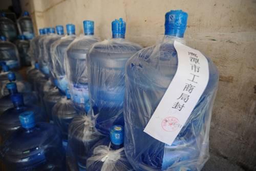 你還在喝桶裝水 那么這些常識(shí)你一定要知道