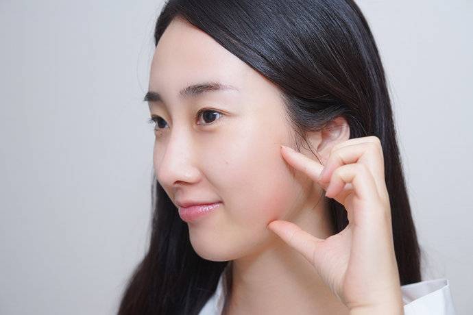 換季保濕如何做  4招護(hù)膚小竅門養(yǎng)出水潤肌膚