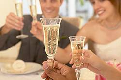 你須知曉的敬酒禮儀常識(shí)七要點(diǎn)