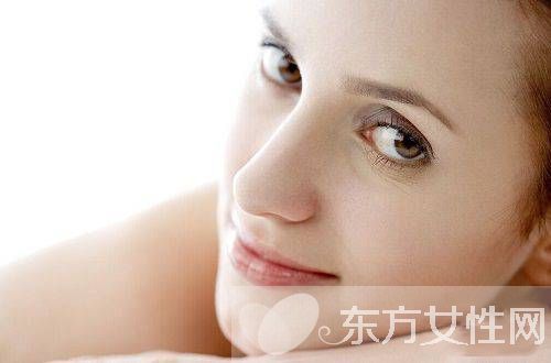 嬰兒油的功效與作用 如何用嬰兒油去除黑頭