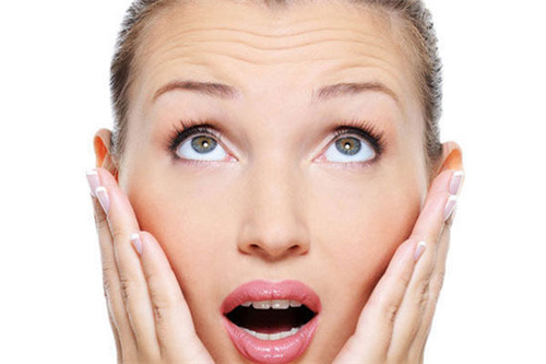 眉頭有皺紋怎么辦 四招教你除去眉頭皺紋