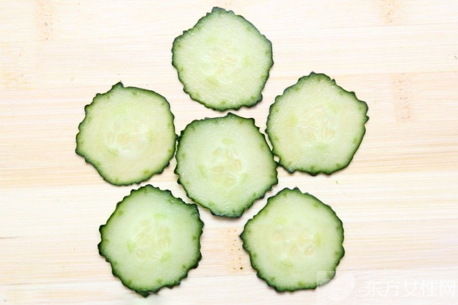 貼黃瓜片的好處有哪些 方法不對(duì)小心適得其反