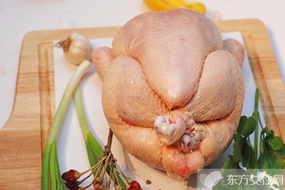 產(chǎn)后可以喝雞湯嗎 產(chǎn)后媽媽喝太多湯后果很嚴(yán)重哦