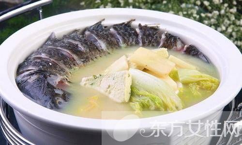 產(chǎn)后可以喝雞湯嗎 產(chǎn)后媽媽喝太多湯后果很嚴(yán)重哦