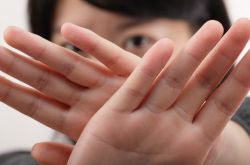 手指麻痹是怎么回事 手指發(fā)麻警惕四種病