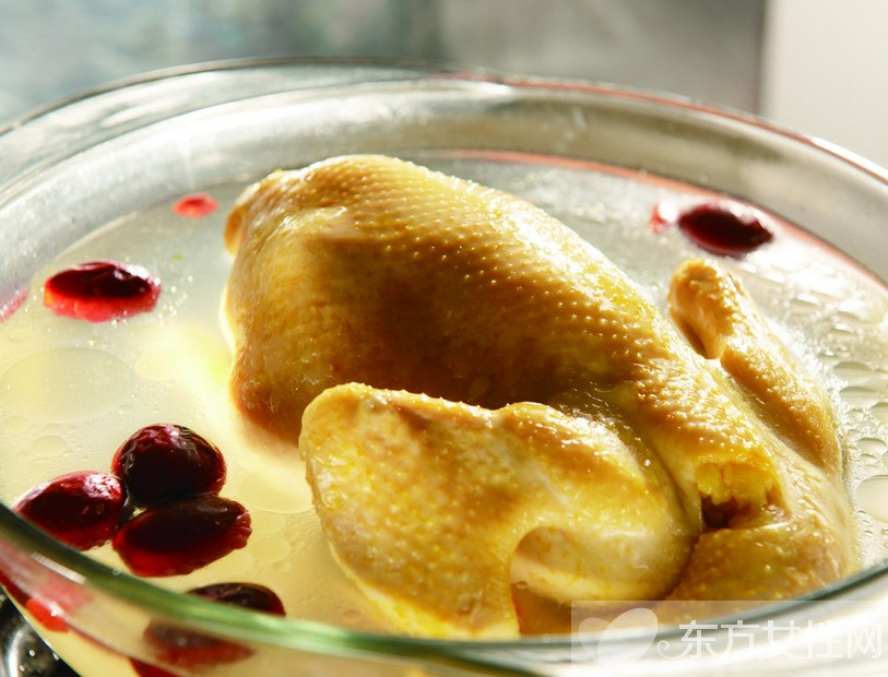 產(chǎn)后可以喝雞湯嗎 產(chǎn)后媽媽喝太多湯后果很嚴(yán)重哦