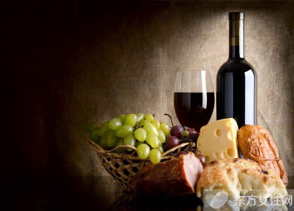 喝紅酒有什么好處與壞處 女人喝紅酒越喝越美哦
