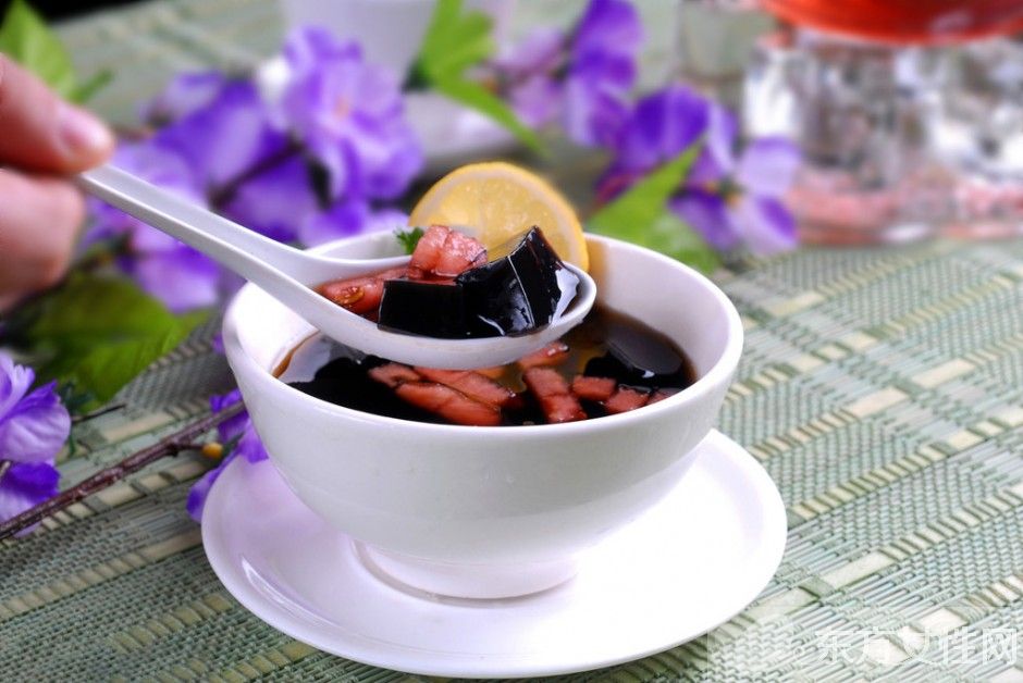 龜苓膏的功效及作用 龜苓膏吃多了小心加重痛經(jīng)