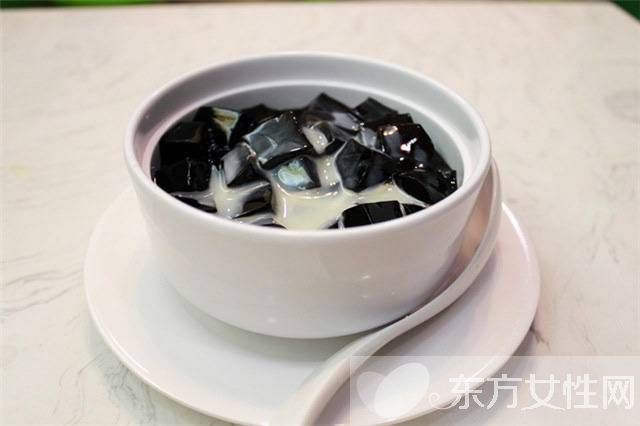 龜苓膏的功效及作用 龜苓膏吃多了小心加重痛經(jīng)