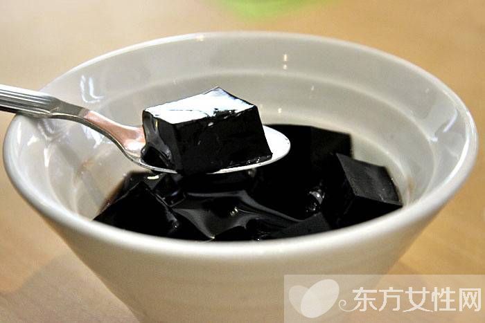 龜苓膏的功效及作用 龜苓膏吃多了小心加重痛經(jīng)