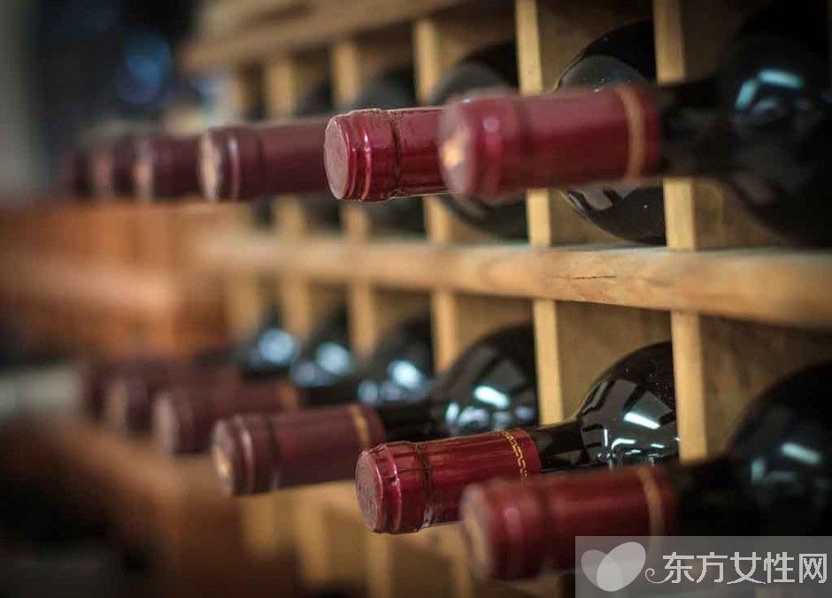 喝紅酒有什么好處與壞處 女人喝紅酒越喝越美哦