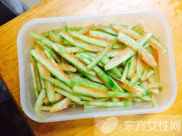 西瓜皮擦臉有什么好處 西瓜皮護(hù)膚效果居然這么好