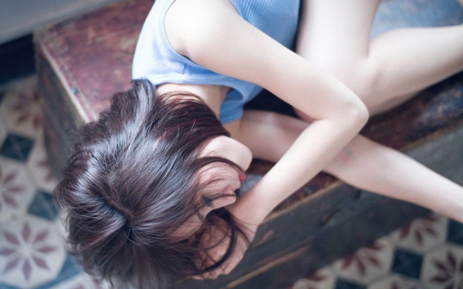 三角戀如何處理 學(xué)會(huì)這幾招讓你走出情傷